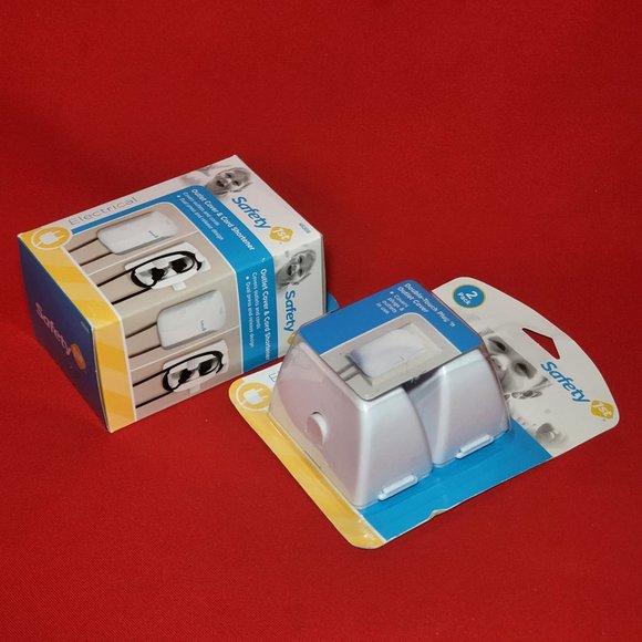 Safety 1st Outlet Cover & Cord Shortener & Double Touch Plug n Outlet Cover Set - Picture 4 of 10